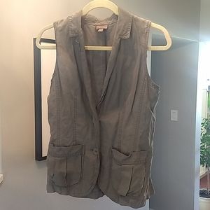 Button vest
